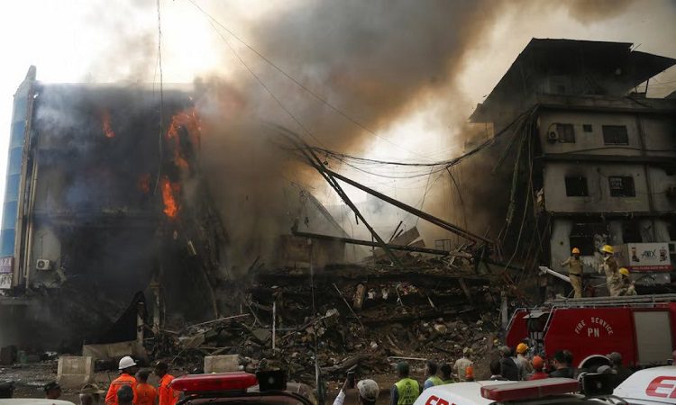 করাচিতে অগ্নিকাণ্ডে নিহত ৬