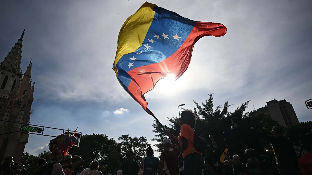 আমেরিকানদের খুব দ্রুত ভেনেজুয়েলা ছাড়ার নির্দেশ