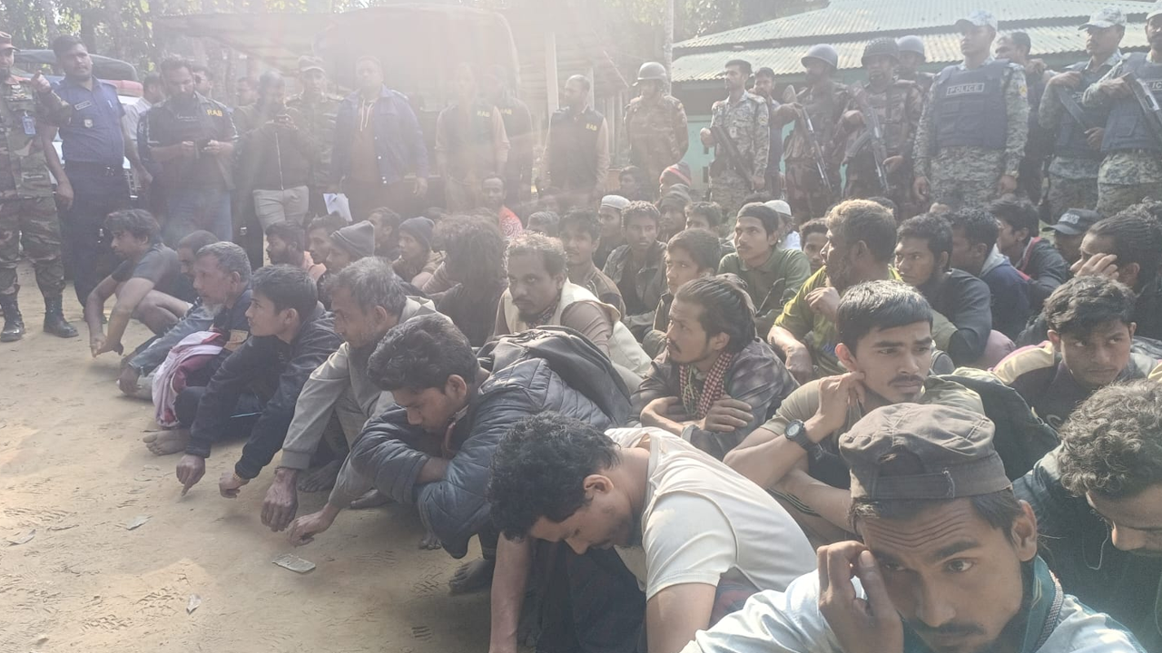 টেকনাফে শিশু গুলিবিদ্ধ, সশস্ত্র গ্রুপের ৫০ সদস্য আটক