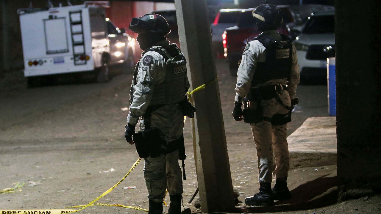 মেক্সিকোর ফুটবল মাঠে বন্দুক হামলায় নিহত ১১, আহত ১২