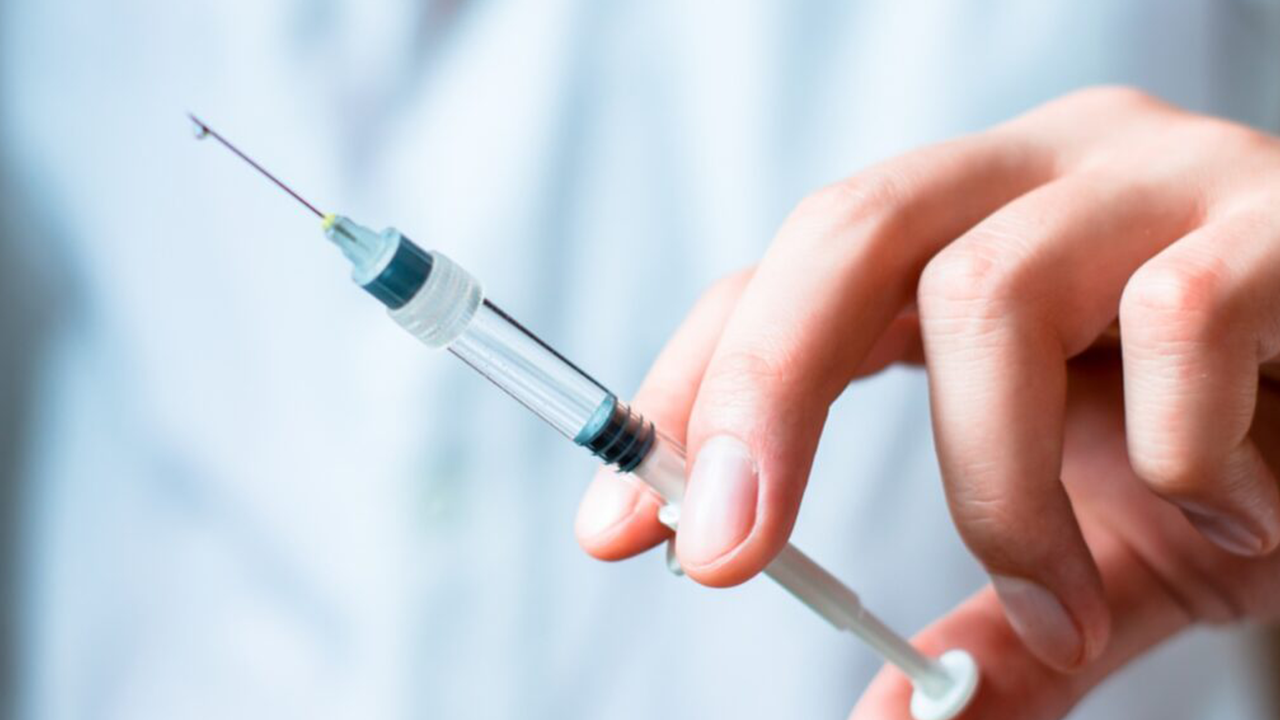 প্রেমিকের স্ত্রীকে এইচআইভি ইনজেকশন পুশ করলেন তরুণী