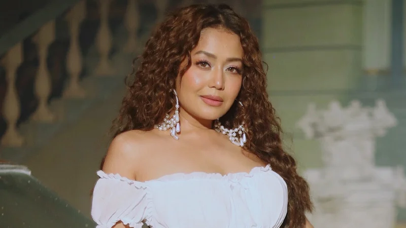 সব ছাড়ার ইঙ্গিত দিয়ে নেহা বললেন, আমাকে বাঁচতে দিন