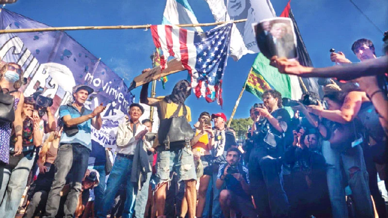 বিশ্বজুড়ে বাড়ছে ক্ষোভ-বিক্ষোভ