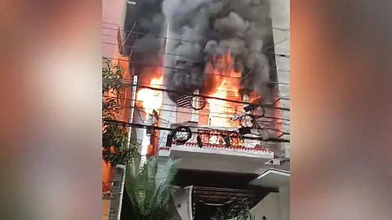 ভবনমালিকের দায় দেখছেন মৃতের স্বজন ও এলাকাবাসী