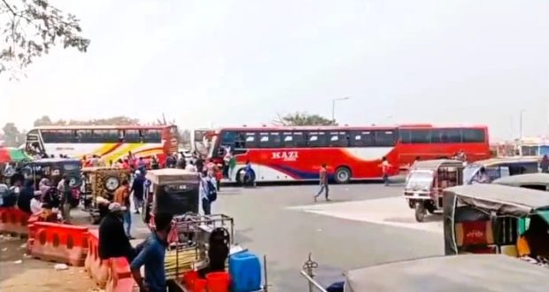 নির্বাচনের ছুটিতে মুন্সীগঞ্জে ঘরমুখী মানুষদের পথে পথে ভোগান্তি।