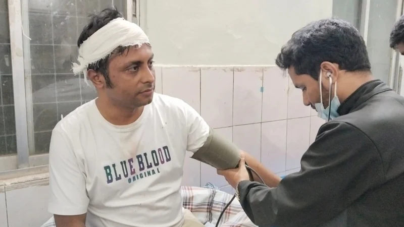 চাঁদাবাজির প্রতিবাদ করায় হামলায় ১০ সাংবাদিক আহত, গ্রেপ্তার ২