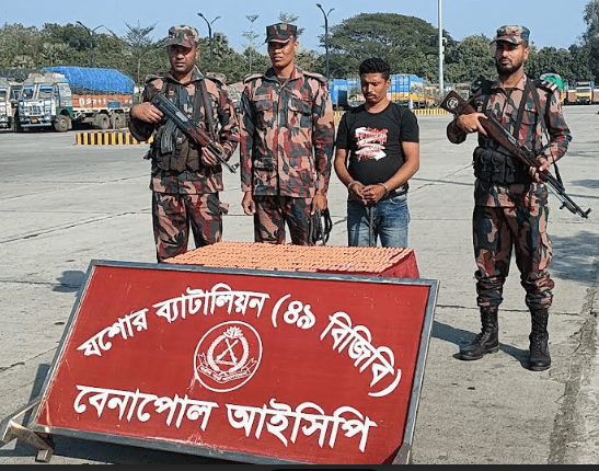 বেনাপোলে আমদানি পণ্যর ভারতীয় গাড়ি থেকে বিপুল পরিমান চেতনানাশক ট্যাবলেট উদ্ধার
