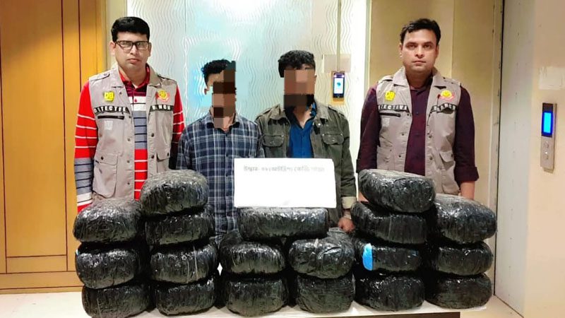 ৩৮ কেজি গাঁজা, কাভার্ড ভ্যানসহ ২ মাদক কারবারি গ্রেপ্তার