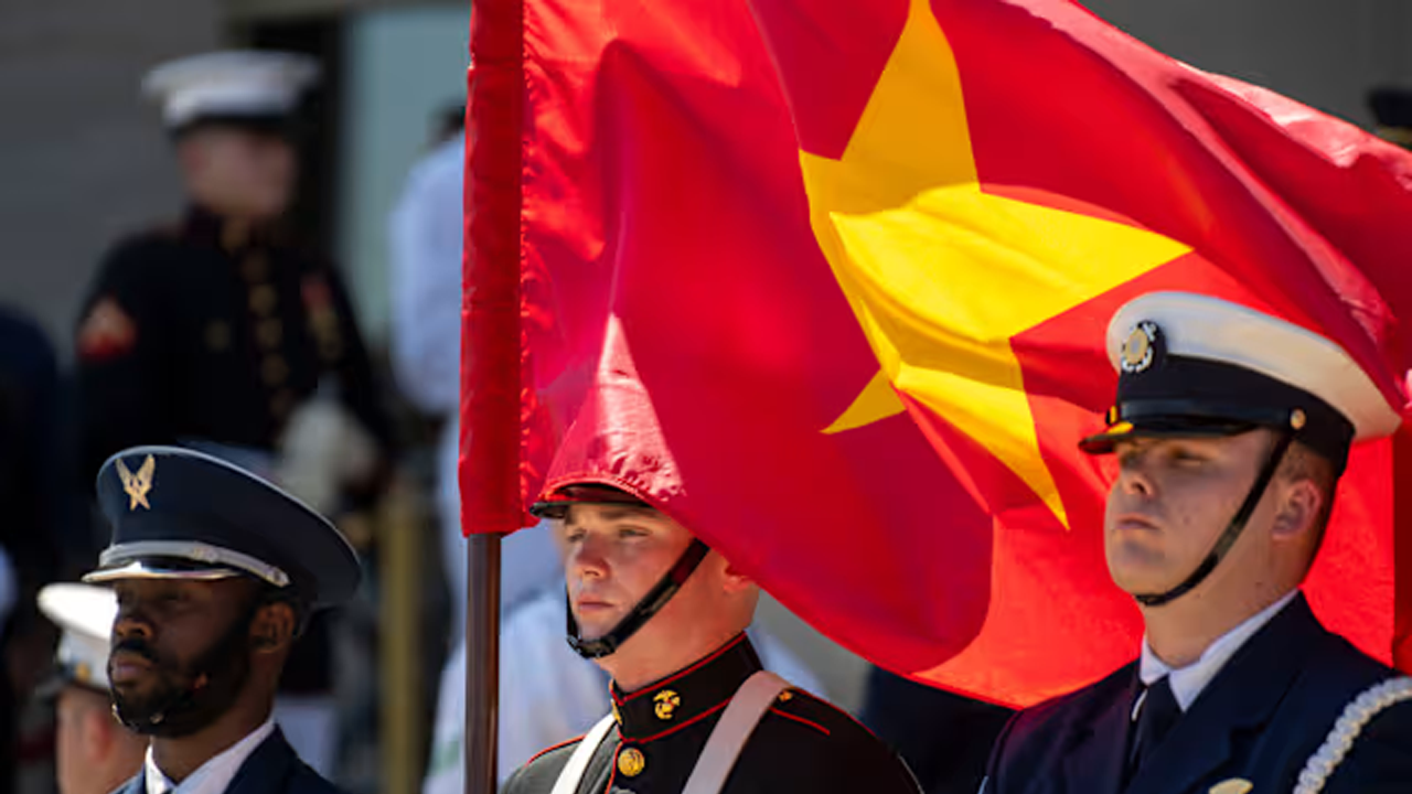 যুক্তরাষ্ট্রের সঙ্গে যুদ্ধের জন্য প্রস্তুতি নিচ্ছে ভিয়েতনাম