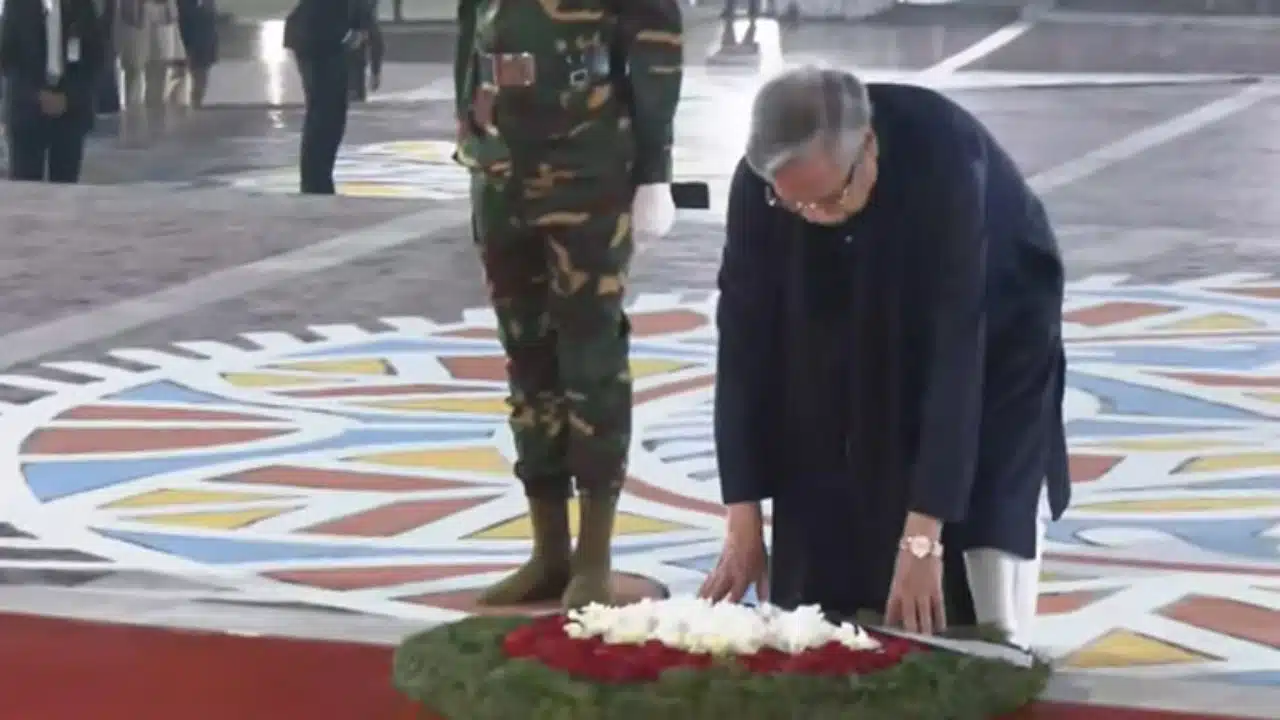 ভাষা শহীদদের প্রতি রাষ্ট্রপতির শ্রদ্ধা