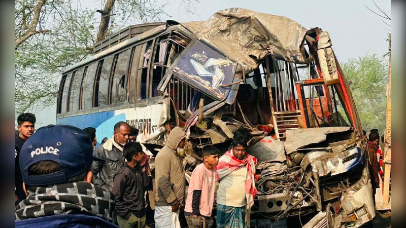 পাবনায় দুই বাসের সংঘর্ষে নিহত বেড়ে ৪