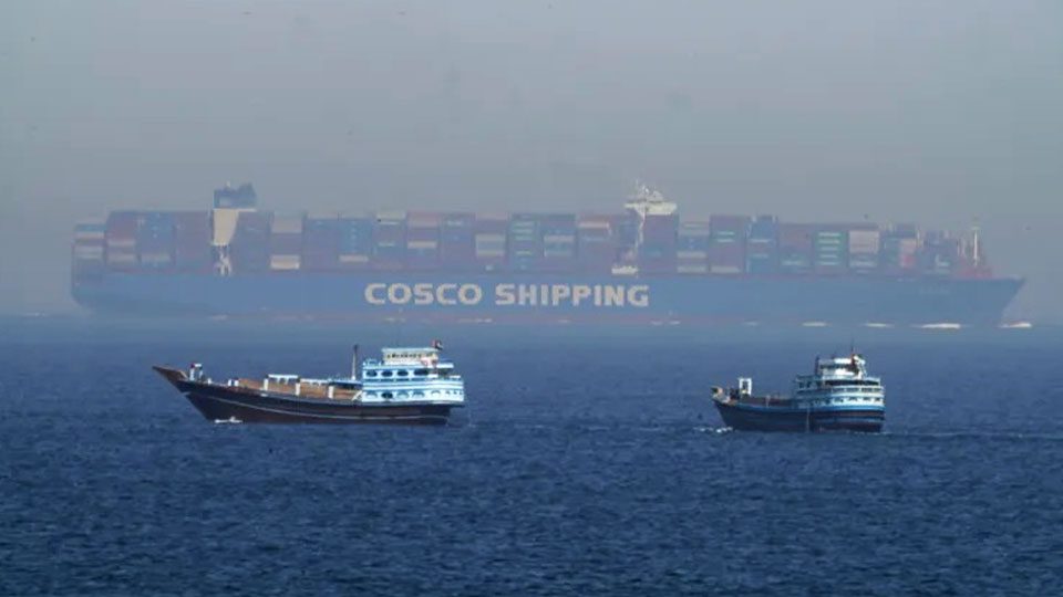 যুক্তরাষ্ট্রের জাহাজকে ইরানের জলসীমা এড়িয়ে চলার নির্দেশ