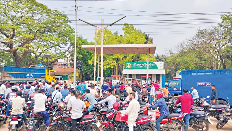 তিন কারণে পেট্রোল, অকটেন সংকট