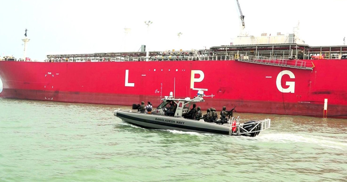 জ্বালানিবাহী জাহাজের নিরাপত্তায় সতর্ক অবস্থানে নৌবাহিনী: আইএসপিআর