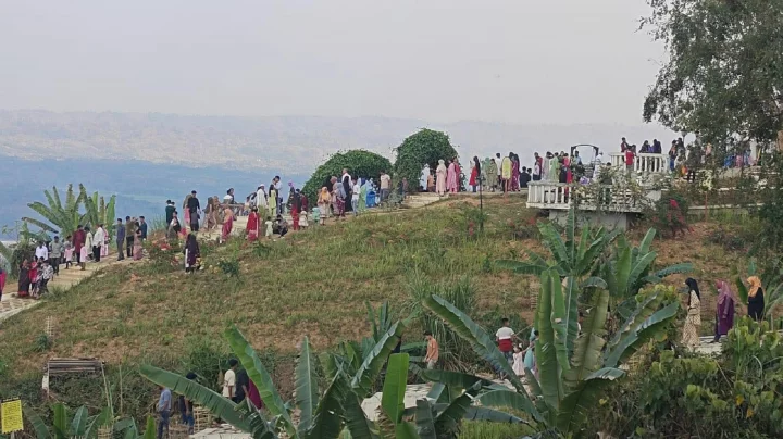 গুহা-ঝরণা আর পাহাড় দেখতে খাগড়াছড়িতে পর্যটকদের ভিড় বেড়েছে