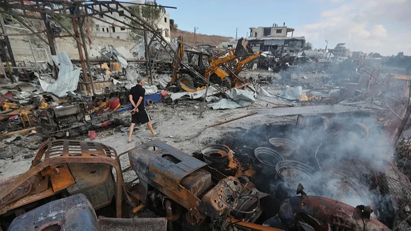 দক্ষিণ লেবাননে ইসরায়েলের বিমান হামলায় নিহত ৫