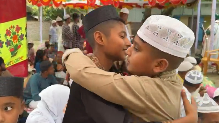 সৌদির সঙ্গে মিল রেখে দেশের বিভিন্ন জায়গায় ঈদ উদযাপন