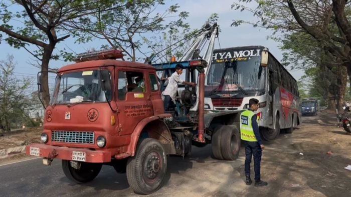 ফেনীতে বাস-অ্যাম্বুলেন্স-মোটরসাইকেল ত্রিমুখী সংঘর্ষ, নিহত ৩