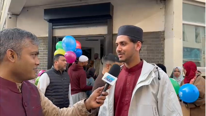 ব্রিটেনে বাংলাদেশিদের ঈদ উদযাপন, আনন্দ ভাগাভাগি