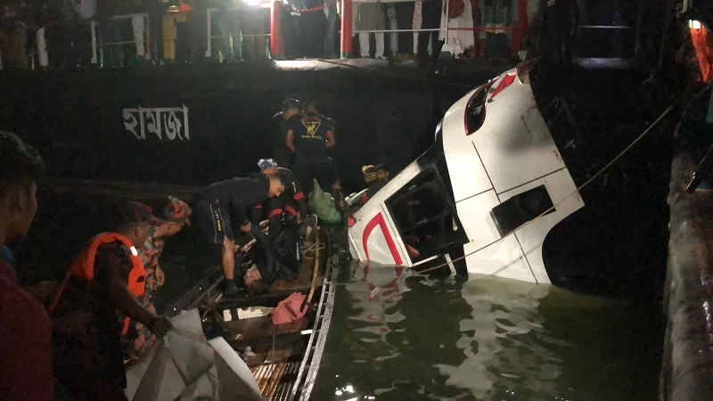 দৌলতদিয়ায় দুর্ঘটনায় নিহত বেড়ে ১৮ জনের মরদেহ উদ্ধার, নিখোঁজ ৩০