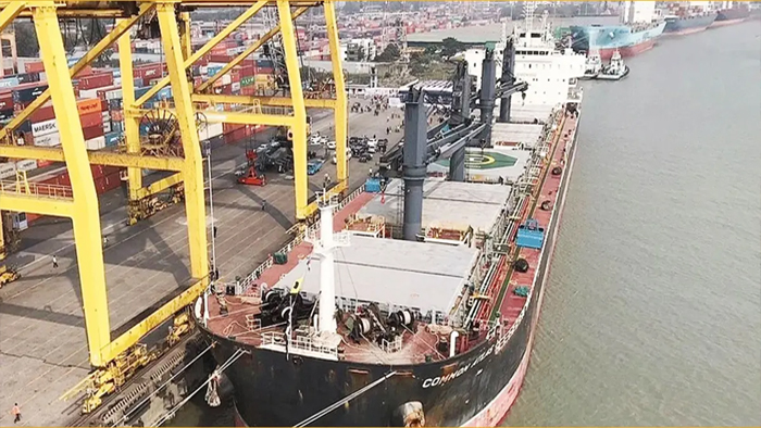 চট্টগ্রাম বন্দরে জ্বালানি খালাস অব্যাহত, ২২ দিনে এলো ২৫ জাহাজ