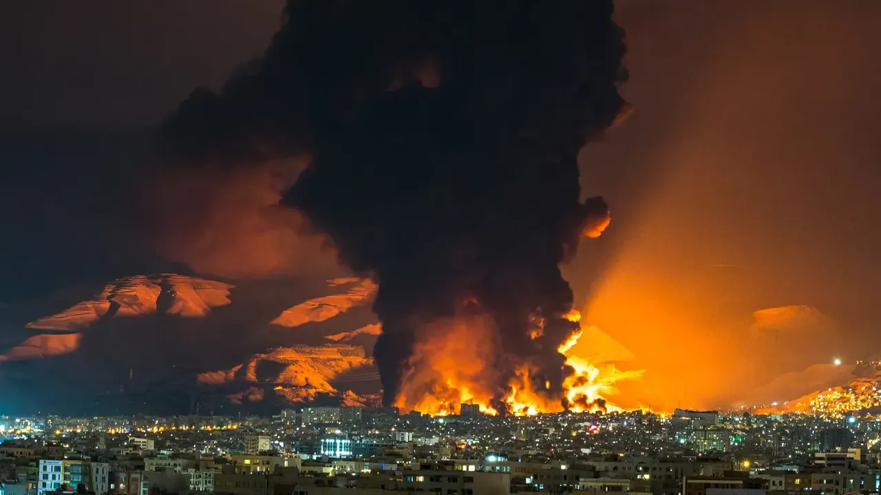 ইসরায়েলকে ইরানের জ্বালানি স্থাপনায় হামলা বন্ধ করতে বলেছে যুক্তরাষ্ট্র