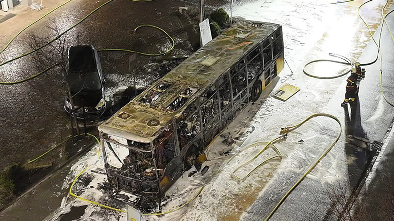 সুইজারল্যান্ডে যাত্রীবাহী বাসে আগুন, নিহত ৬