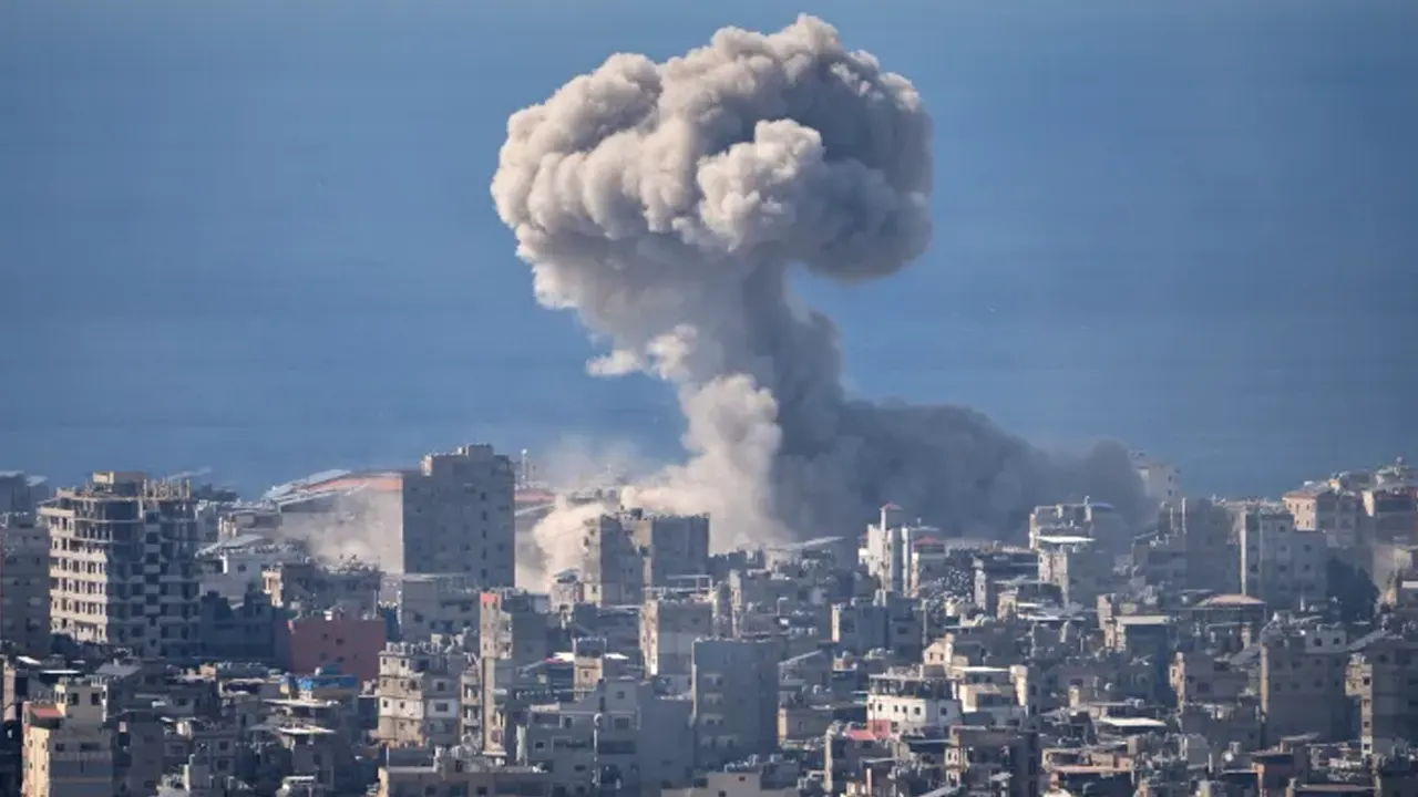 ইরানের পক্ষে লিখলে সংবাদমাধ্যমের লাইসেন্স বাতিলের হুমকি