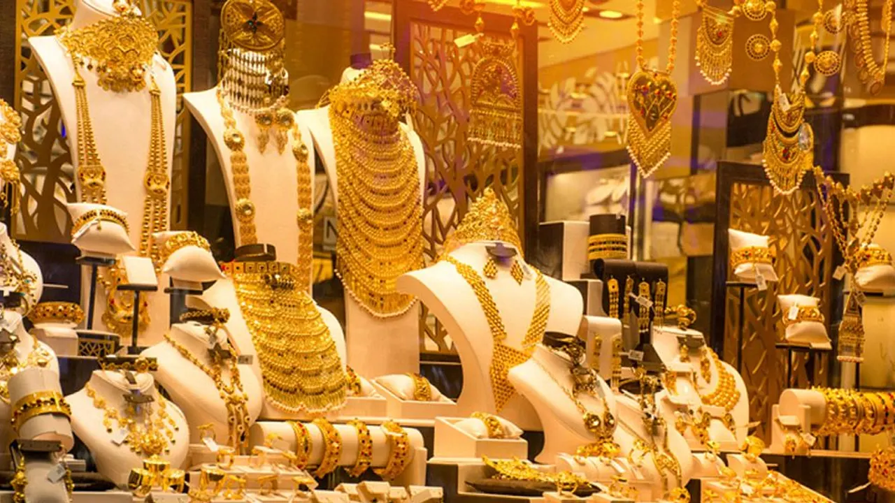 আন্তর্জাতিক বাজারে বড় দর পতন : দেশে যে দামে বিক্রি হচ্ছে স্বর্ণ