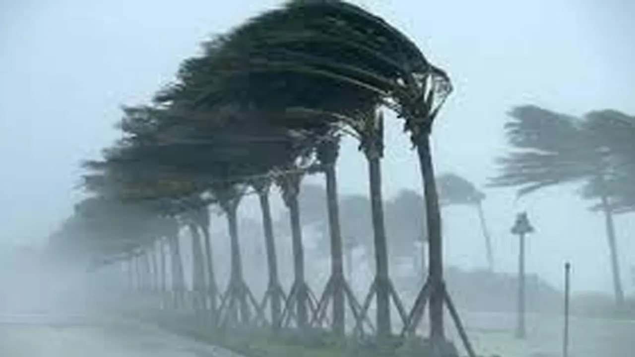 দুপুরের মধ্যে ঢাকাসহ যেসব জেলায় ৬০ কিমি বেগে ঝড়ের শঙ্কা