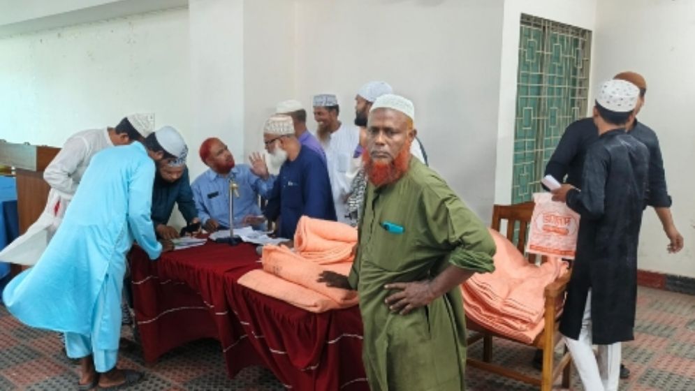 গরমকালে শীতের কম্বল বিতরণ