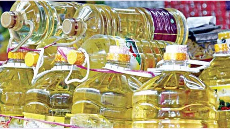 যুদ্ধের অজুহাতে সয়াবিন তেলের দামও বেড়েছে