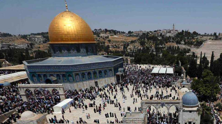 ৪০ দিন পর খুলল আল-আকসা, মুসল্লিদের ঢল