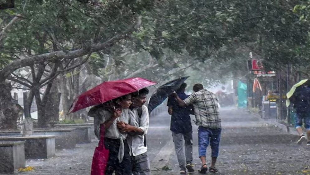 সোমবার থেকে ভারি বৃষ্টির আভাস, বন্যার শঙ্কা