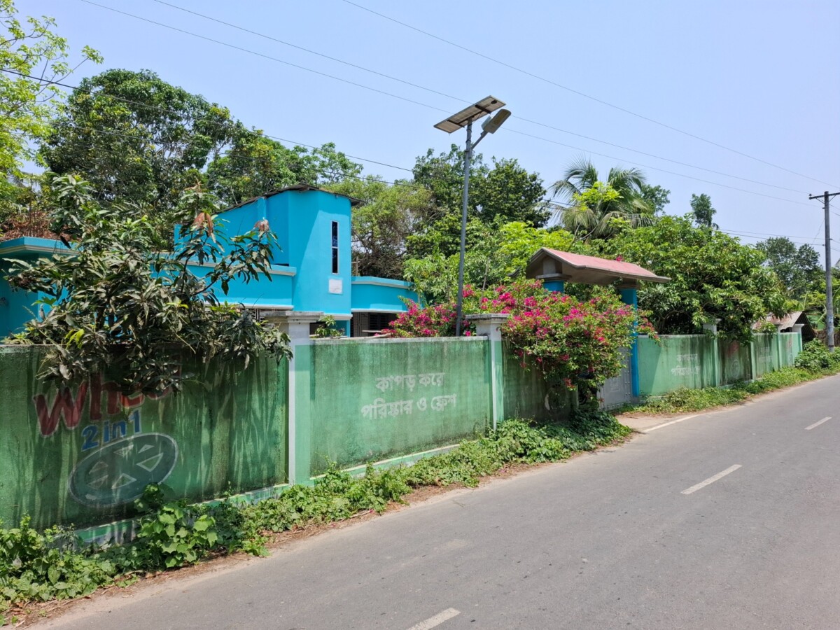 কাশিয়ানীতে অস্ত্রের মুখে জিম্মি করে বাড়িতে ডাকাতি