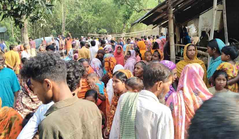 নওগাঁর নিয়ামতপুরে একই পরিবারের ৪ জনকে গলাকেটে হত্যা।