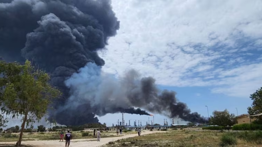 ‘যুদ্ধবিরতি লঙ্ঘন’ করে তেল শোধনাগারে হামলা, পাল্টা ক্ষেপণাস্ত্র নিক্ষেপ ইরানের