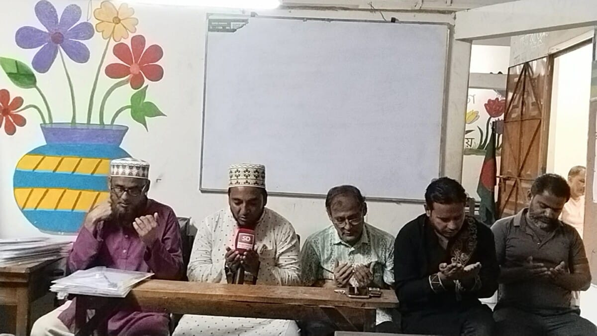 পাবলিক ল্যাবরেটরি স্কুলে এসএসসি ব্যাচের বিদায় ও এডমিট বিতরণ