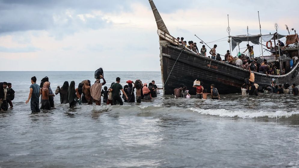 পঁচিশে সমুদ্রপথে ৯০০ রোহিঙ্গার প্রাণহানি