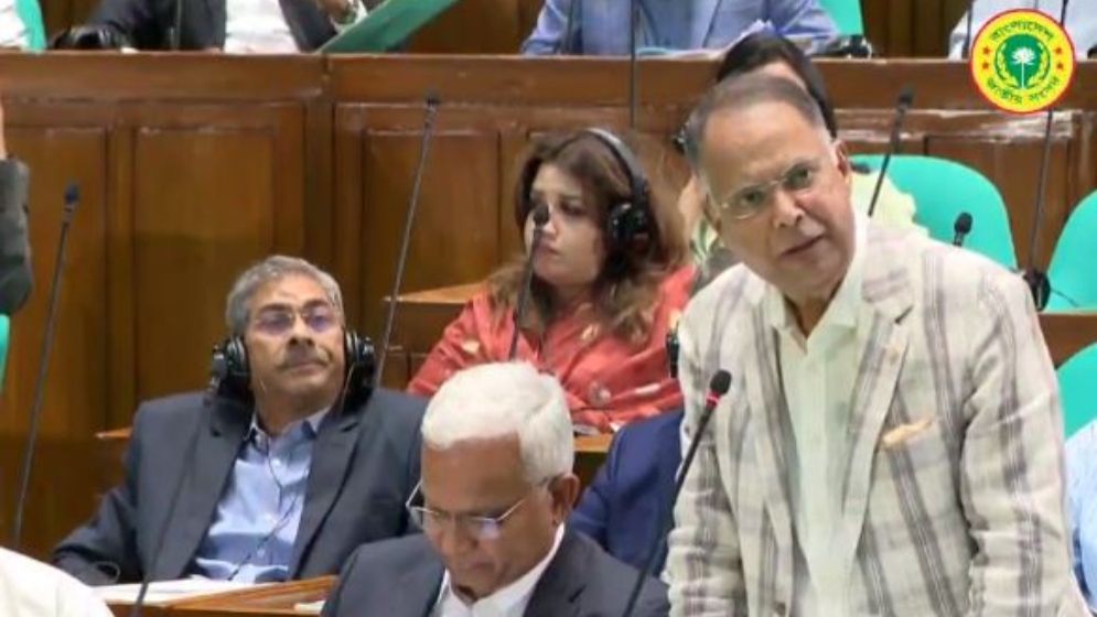 চাহিদা অনুযায়ী বর্তমানে বিদ্যুতের কোনো ঘাটতি নেই: মন্ত্রী