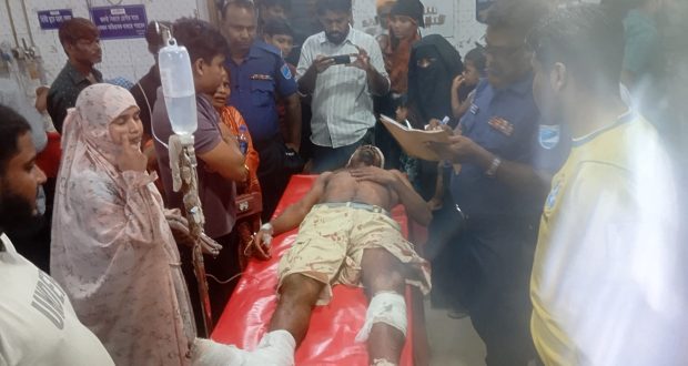 মুন্সীগঞ্জে গাছের সাথে বেঁধে যুবকের দুই পায়ের রগ কেটে দিলো মাদক ব্যবসায়ী।