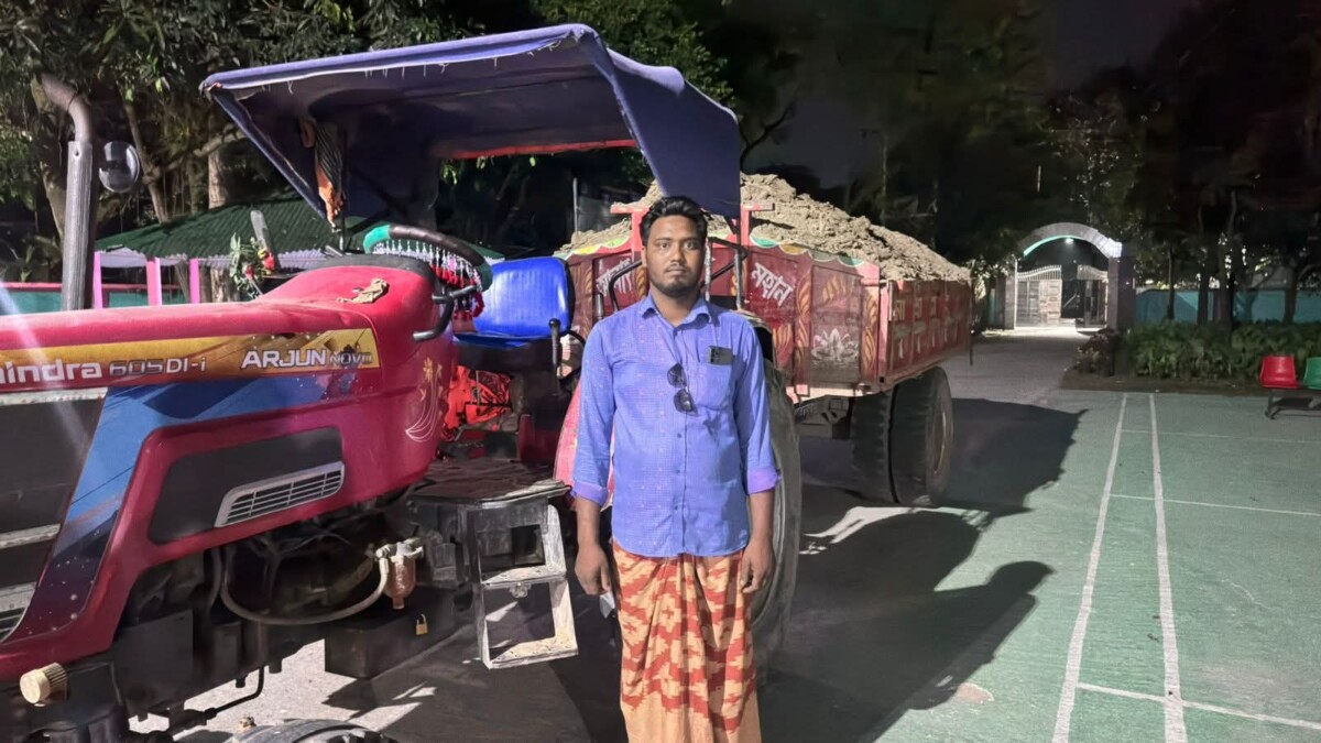 চাঁপাইনবাবগঞ্জে অবৈধ মাটি কাটাই অভিযান পরিচালনা