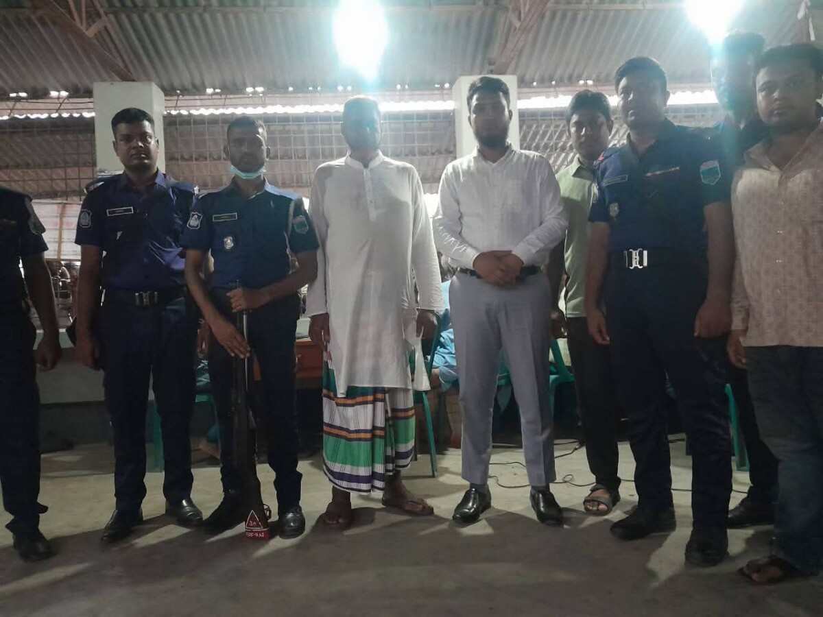 চাঁপাইনবাবগঞ্জে পশুর হাটে সরকার নির্ধারিত মুল্যের চেয়ে, বেশি নেয়াই অভিযান পরিচালনা।