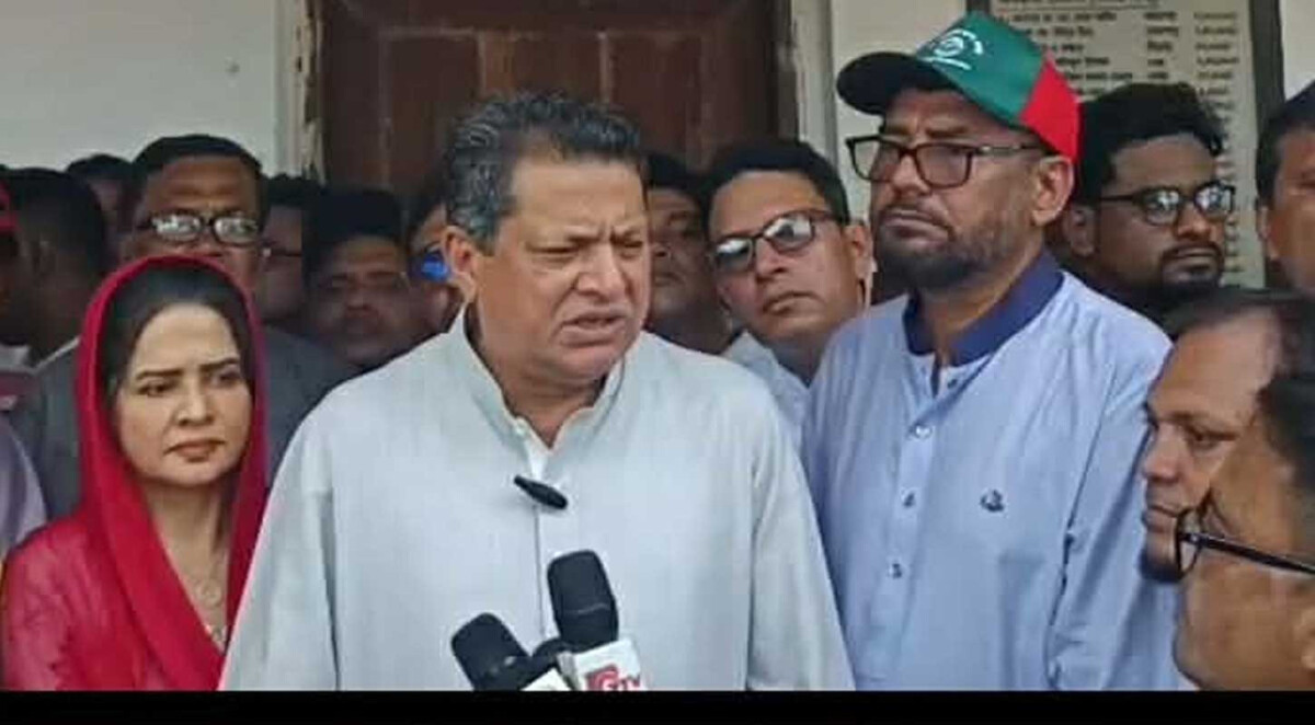 প্রধানমন্ত্রী দৈনিক ১৮-১৯ ঘণ্টা কাজ করে যাচ্ছেন: গৃহায়নমন্ত্রী
