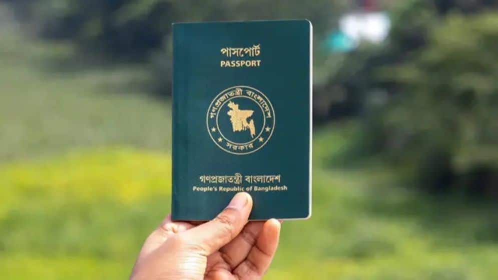 পাসপোর্ট অফিসে ঘুসের ‘চ্যানেল মাস্টার’, মাসে কোটি টাকার ভাগবাঁটোয়ারা