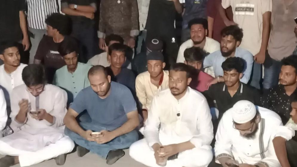 নাসীরুদ্দীন পাটওয়ারীর ওপর হামলার অভিযোগে মামলা, আসামি যারা