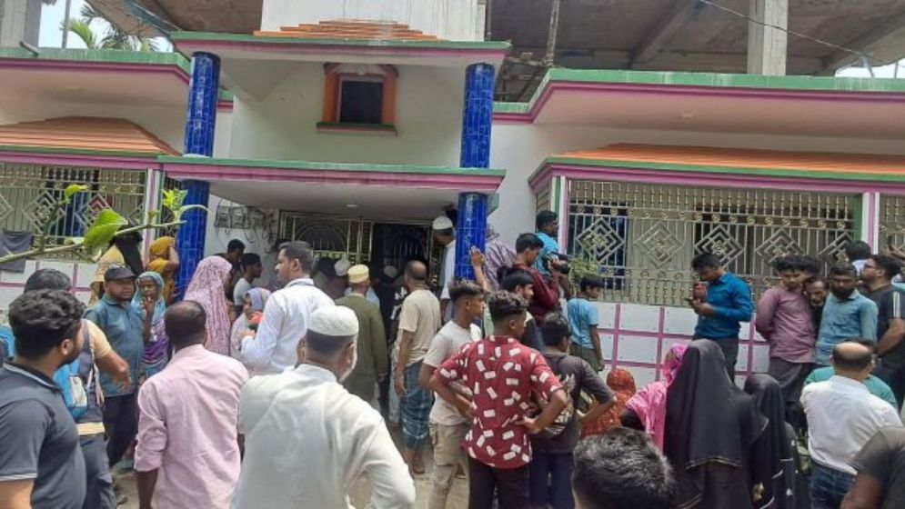 গাজীপুরে একই পরিবারের ৫ জনকে গলা কেটে হত্যার ঘটনায় আটক ২