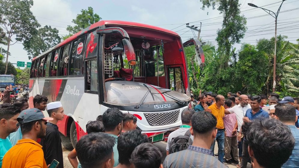 গোপালগঞ্জে বাস-মোটরসাইকেলের সংঘর্ষে ৫ জন নিহত