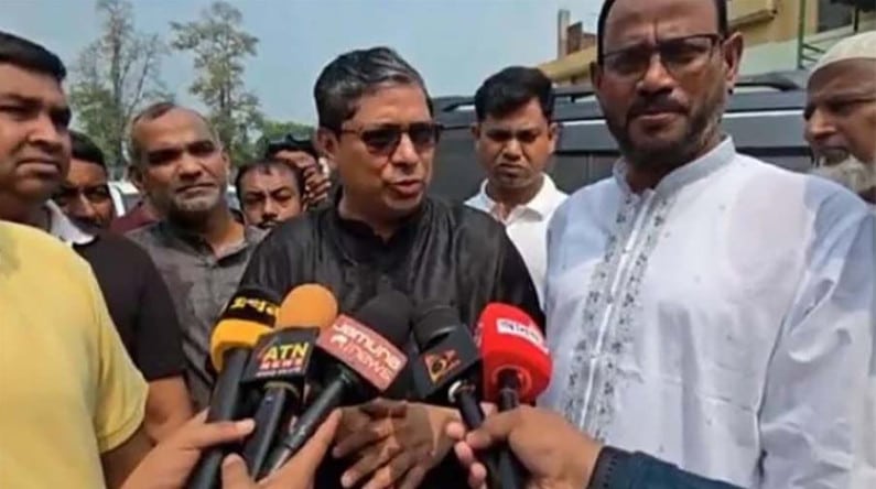 ইউনিয়নের পর এবার স্কুলও! নাম পরিবর্তন কাণ্ডে মীর শাহে আলমকে ঘিরে নতুন বিতর্ক