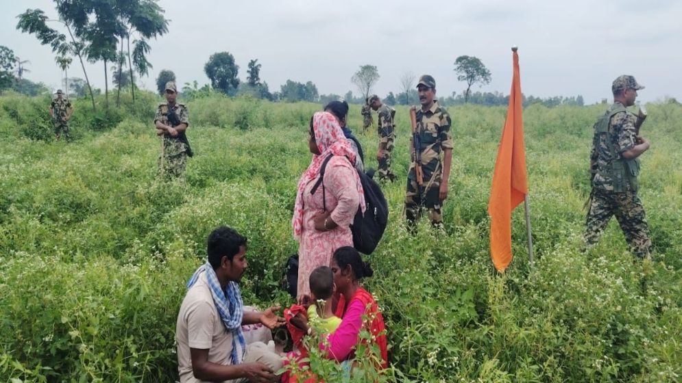 বহু নারী-শিশুকে অন্যায়ভাবে বাংলাদেশ সীমান্তে ঠেলে দিচ্ছে বিএসএফ